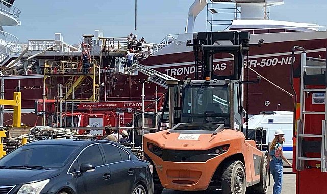 Gemide yangın çıktı, 4 işçi dumandan etkilendi