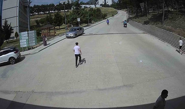 Gençleri sınava cami müezzini yetiştirdi, o anlar kamerada