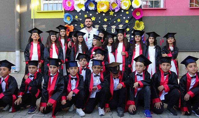 Gercüş'te ilkokul öğrencilerinden mezuniyet töreni