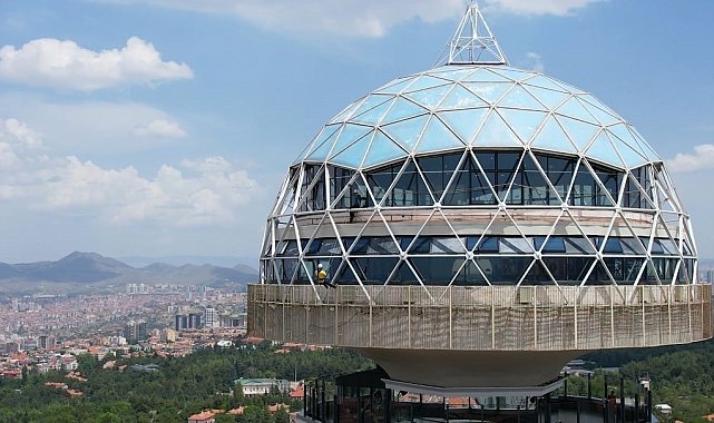 Gökdelenlerin endüstriyel dağcıları başkentin simgesi Atakule'de