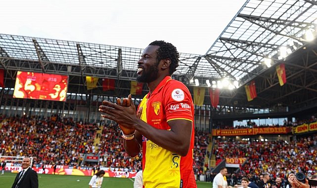 Göztepe'de iki oyuncu daha yolcu