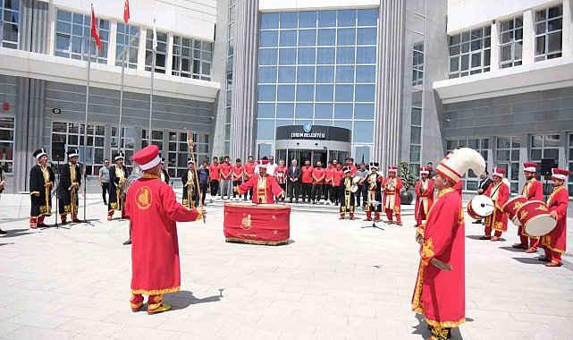 Güreşçilere mehterli karşılama