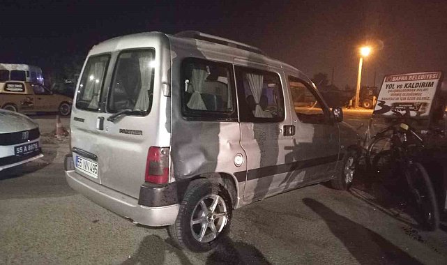 Hafif ticari araç ile motosiklet çarpıştı: 1 yaralı