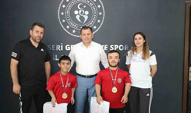 Halterde Kayseri'ye iki altın madalya