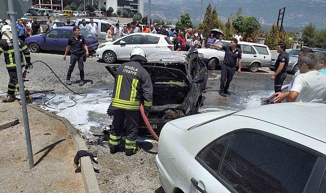 Hastane bahçesindeki araç yangını faciaya yol açmadan söndürüldü