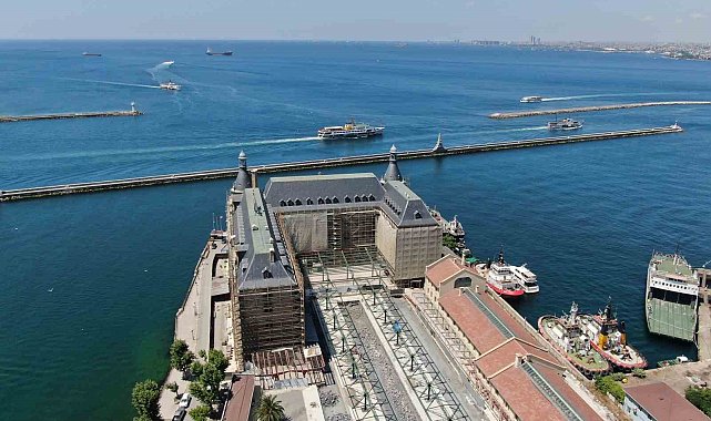 Haydarpaşa Garı'nı saran örtü kaldırıldı