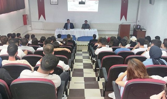 Hisarcık MYO'da "27 Mayıs Darbesi ve Yansımaları: Dün, Bugün ve Yarın" konulu konferans