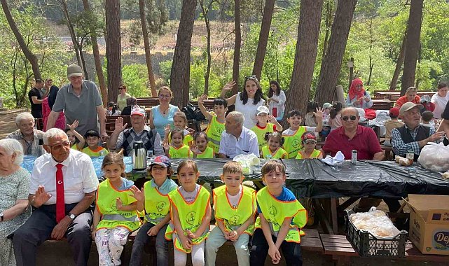 Huzurevinde kalan yaşlılar, piknikte miniklerle kaynaştı