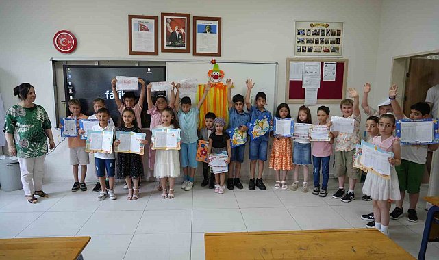 İkizlerin karne heyecanı
