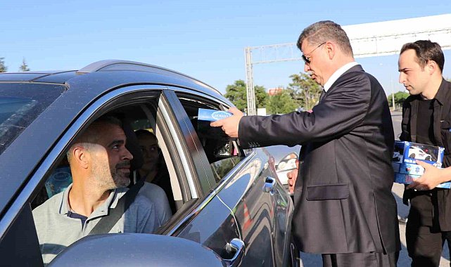 İl Emniyet Müdürü Ağırlar görevli personel ve vatandaşların bayramını kutladı