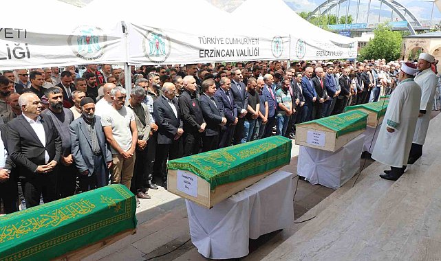 İliç'teki madende toprak altından çıkarılan 5 işçi son yolculuklarına uğurlandı