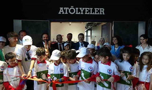 İlköğretim okulu öğrencileri sıfır atığa dikkat çekmek için sergi açtılar