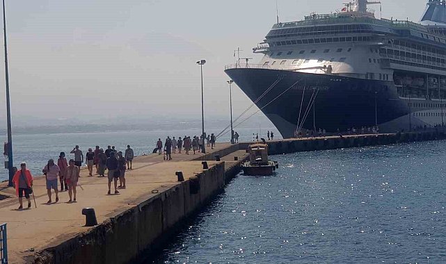 İngilizler 'Marella Discovery' ile Alanya Limanı'na demirledi