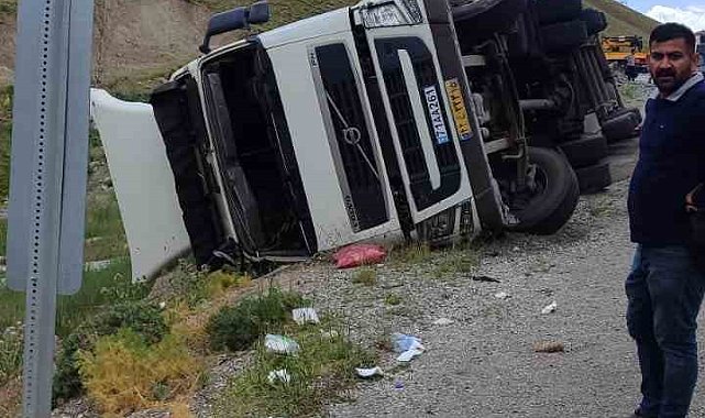 İran plakalı tır devrildi: 1 yaralı