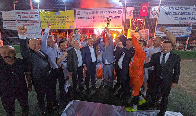 İşçiler bu kez bin 500 derecede değil sahada ter döktü