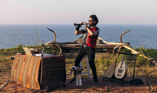 İsmail YK'dan Red Bull 60 Seconds'a özel altı farklı enstrümanlı performans