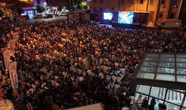 Isparta tek yürek oldu, vatandaşlar Türkiye maçını dev ekrandan izledi