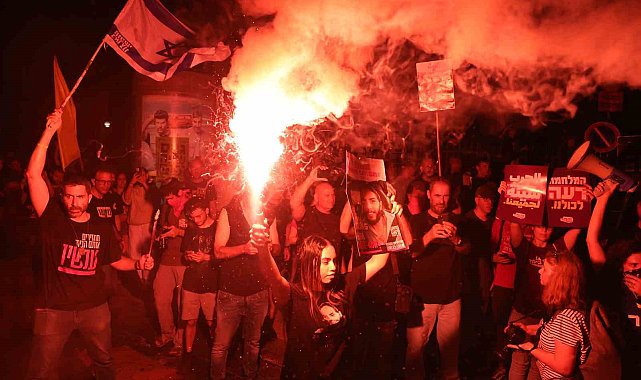 İsrail'de binlerce protestocu erken seçim çağrısı yaptı, caddeleri ateşe verdi