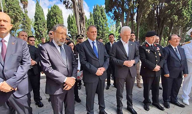 İstanbul Valisi Davut Gül, Edirnekapı Şehitliği'ni ziyareti