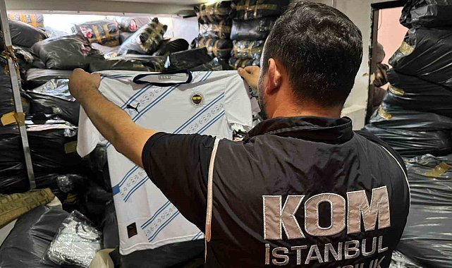 İstanbul'da 4 büyük kulübe ait 180 bin kaçak forma ele geçirildi
