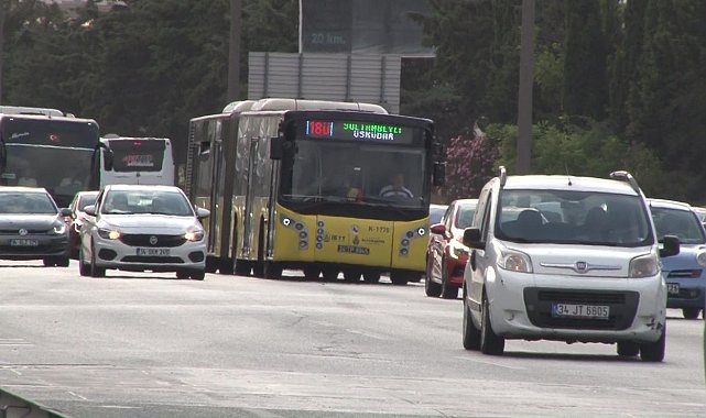 İstanbul&#039;da bayram tatili trafiği devam ediyor