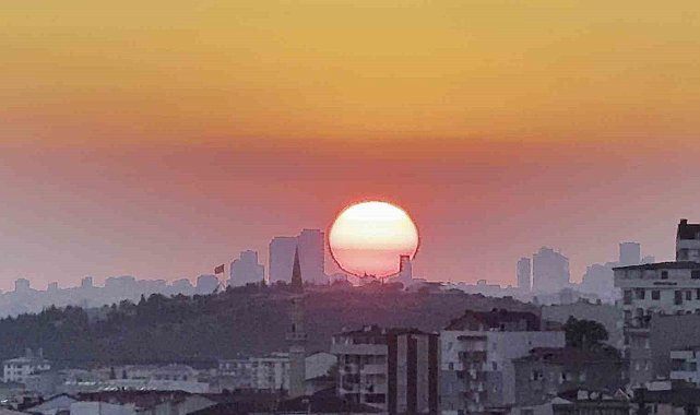 İstanbul'da gün batımı manzarası hayran bıraktı