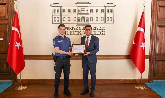 İzinli olduğu gün hırsızları yakalayan polise 'Başarı Belgesi'