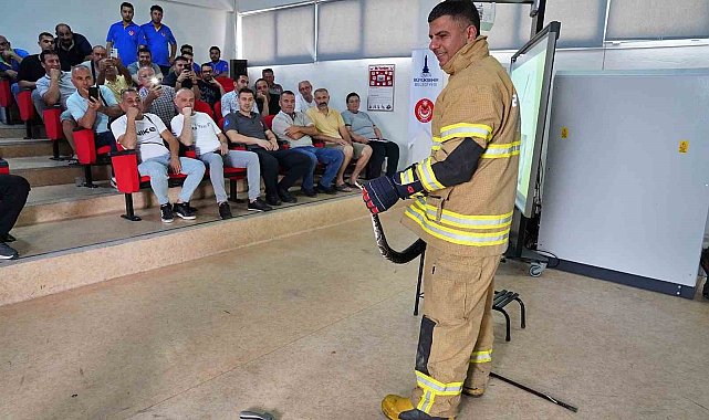 İzmir İtfaiyesi yılan yakalama eğitimi aldı