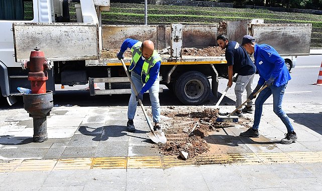 İzmir'de kaldırımlar yenileniyor
