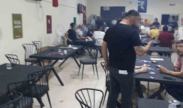 İzmir'de mobilya atölyesinin bir kısmını kumarhaneye çevirmişler