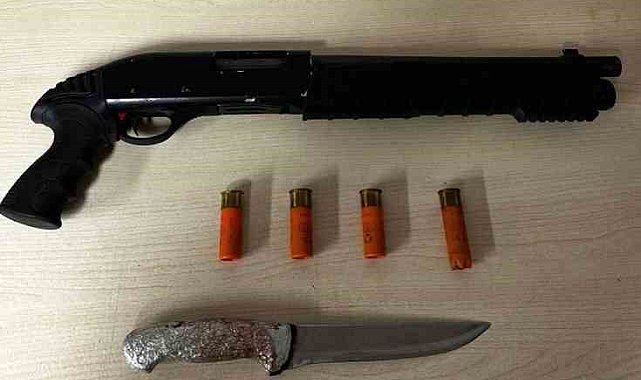 İzmir'de silahlı ve bıçaklı kavgada 2 kişi yaralandı