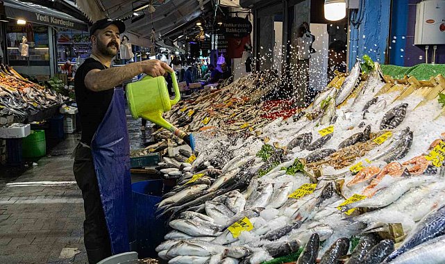 İzmir'de ticaretin kalbinin attığı sokak: Tarihi Havra Sokağı