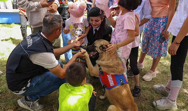 Jandarma ekipleri 185. yıldönümünü çocuklarla kutladı