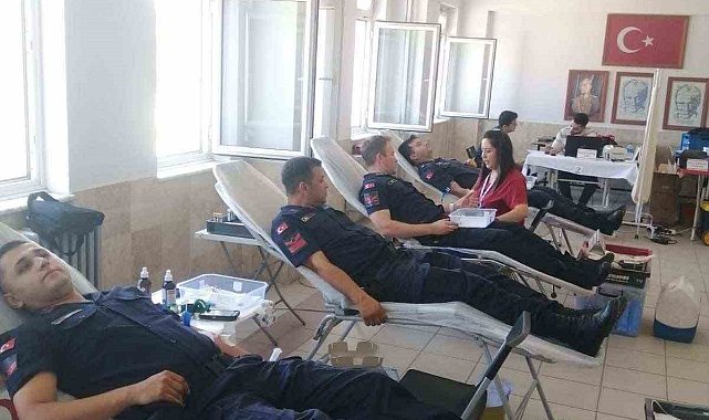 Jandarmadan Kızılay'a kan bağışı desteği