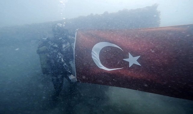 Jandarmanın 185'inci kuruluş yıl dönümünü gemi enkazına dalarak kutladılar