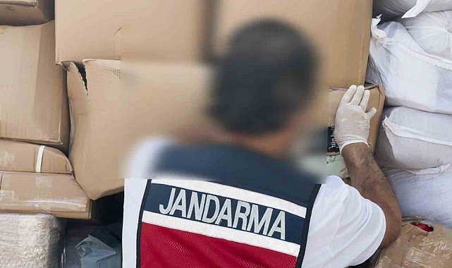 Jandarmanın operasyonunda 6 ton 750 kilo kaçak tütün ele geçirildi