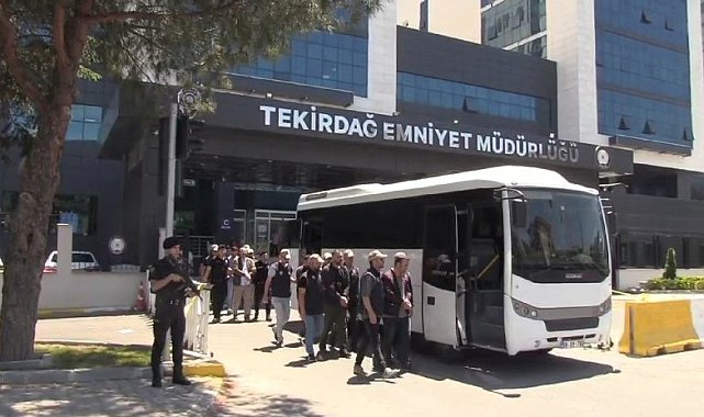 Kaçak göçmen diye peşine düştükleri araçlardan FETÖ davalıları çıktı