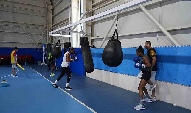 Kadın Boks Milli Takımı, olimpiyatlara yabancı ülkelerle hazırlanıyor