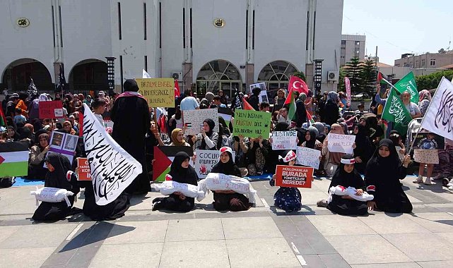 Kadınlar, İsrail'in Gazze'ye yönelik saldırılarını protesto etti