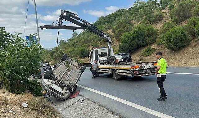 Kağıthane'de takla atan araçtan burnu bile kanamadan çıktı