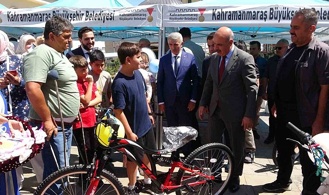 Kahramanmaraş'ta 50 yetim çocuğa karne hediyesi
