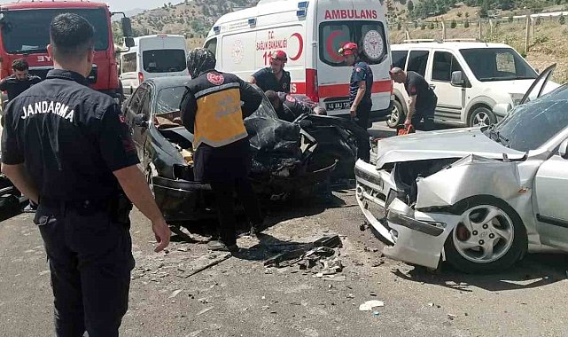 Kahramanmaraş'ta otomobiller çarpıştı: 5 yaralı