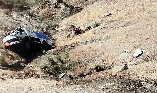 Kamyonet 200 metrelik uçuruma yuvarlandı, sürücü ölümden döndü