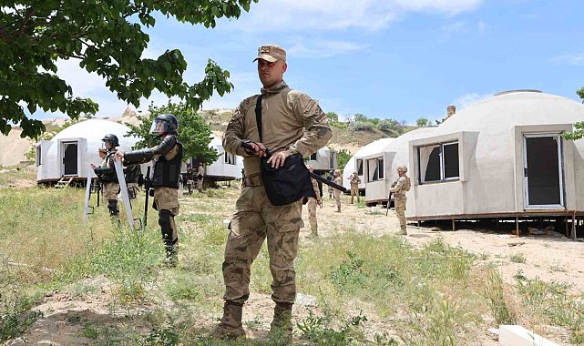 Kapadokya'da kaçak yapıların yıkımına devam edildi