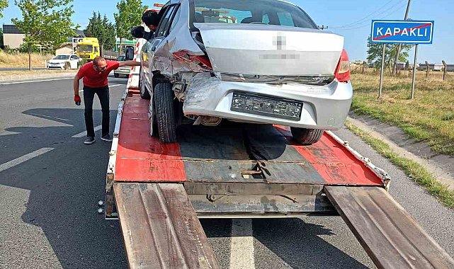 Kapaklı'da 3 otomobilin karıştığı zincirleme kazada 3 kişi yaralandı