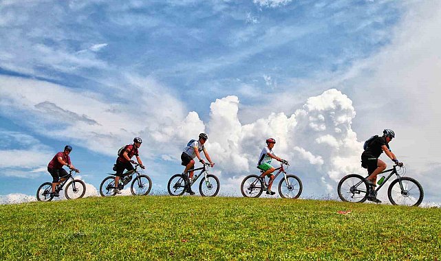 Karadeniz'in mavisi ve cennet tabiatın içinde pedal çevirecekler