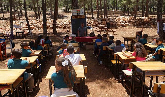 Karaman'da öğrenciler açık havada ders görüyor