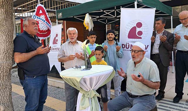 Karaman'da yetimler için düzenlenen hayır çarşısı dualarla açıldı