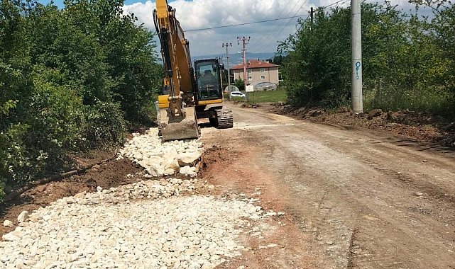 Karatepe'nin bozulan yolları yenileniyor