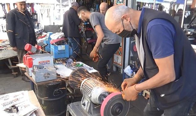 Kars&#039;ta bıçaklar kurbanlar için bileniyor